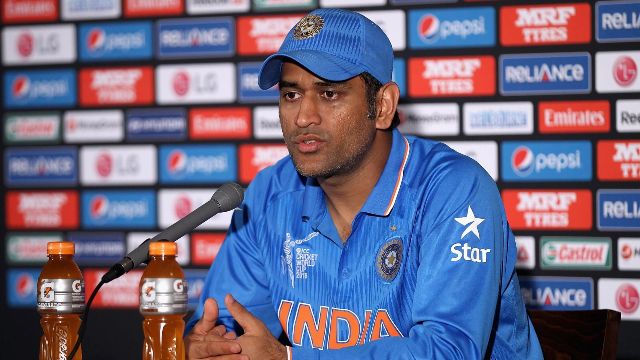 dhoni says need Brave Youngsters in the Side in australia tour niharonline